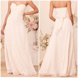 Lulu’s wedding dress textured evening gown strapless